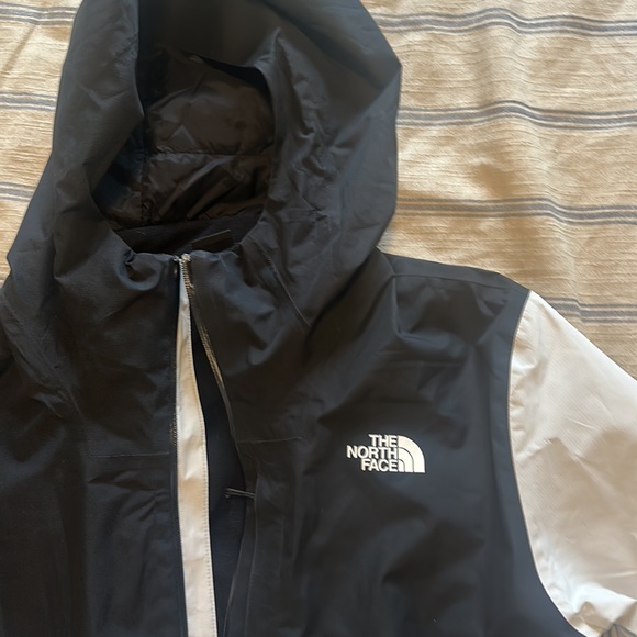 Men’s north face ski jacket XL black and white great condition - Picture 2 of 4